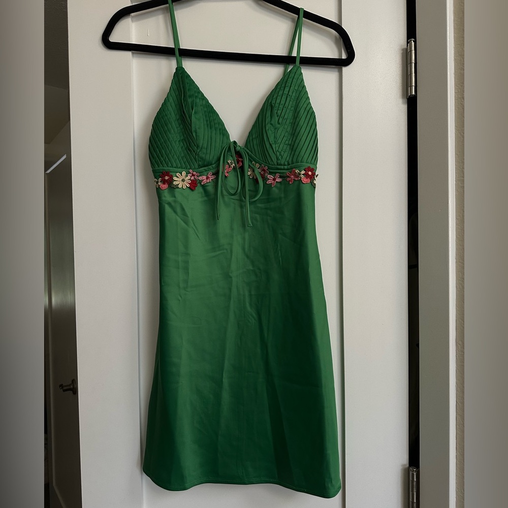 NWT Hello Molly SILKINESS SATIN MINI DRESS GREEN
Emerald